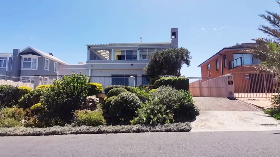 5 Bedroom Property for Sale in Sandbaai Western Cape